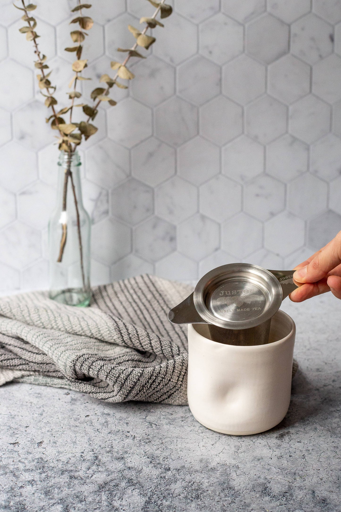 JusTea: Tea Infuser with Dual-use Coaster Lid - Tea Steeper Strainer